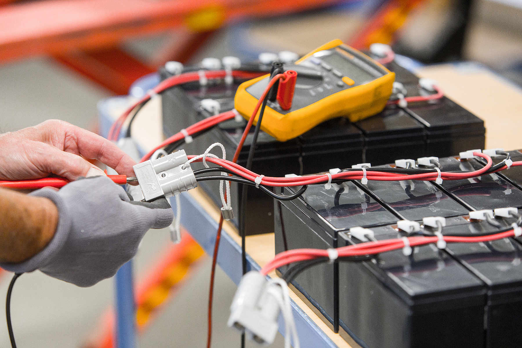 Batteriemontage von Akku-Kits für USV Geräte