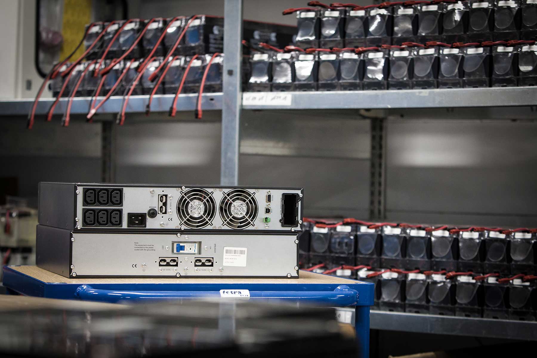 Rückseite der neuen MD-2000RT von multimatic EDELSTROM mit externem Battery Pack